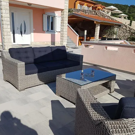 Ivana דירה קרס