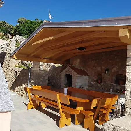 Ivana דירה קרס